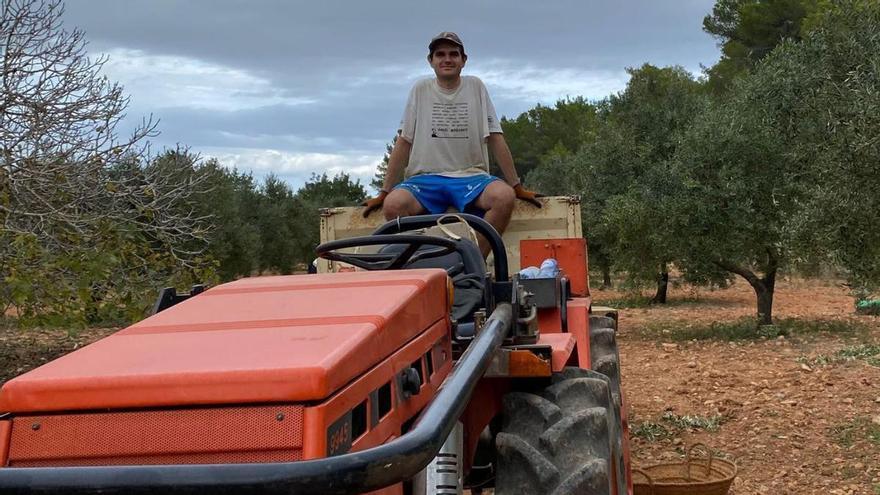 Vicent Agustí Ribas, becado por la Fundación &#039;la Caixa&#039; en Ibiza: «Soy el primer ingeniero de la familia, pero la relación con el campo viene de sangre»