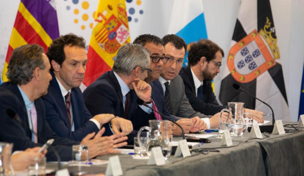 Confianza en salvar la normativa europea para frenar la subida de tarifas aéreas