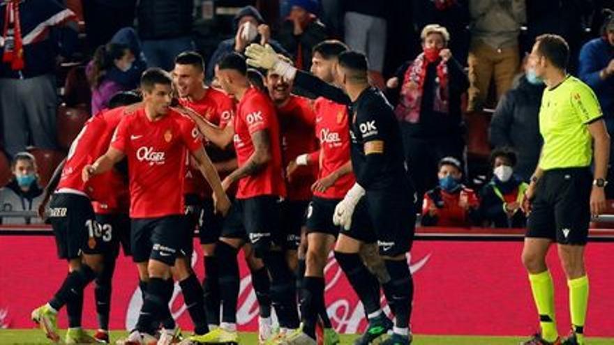 Spieler von Real Mallorca beim Sieg gegen Atlético Madrid in Madrid.