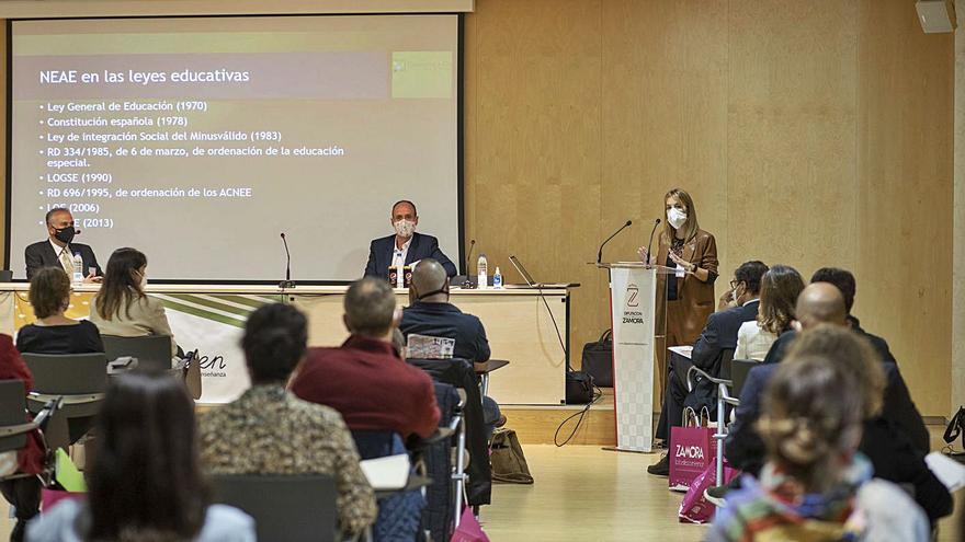 Las academias de enseñanza claman contra la competencia desleal en un congreso en Zamora