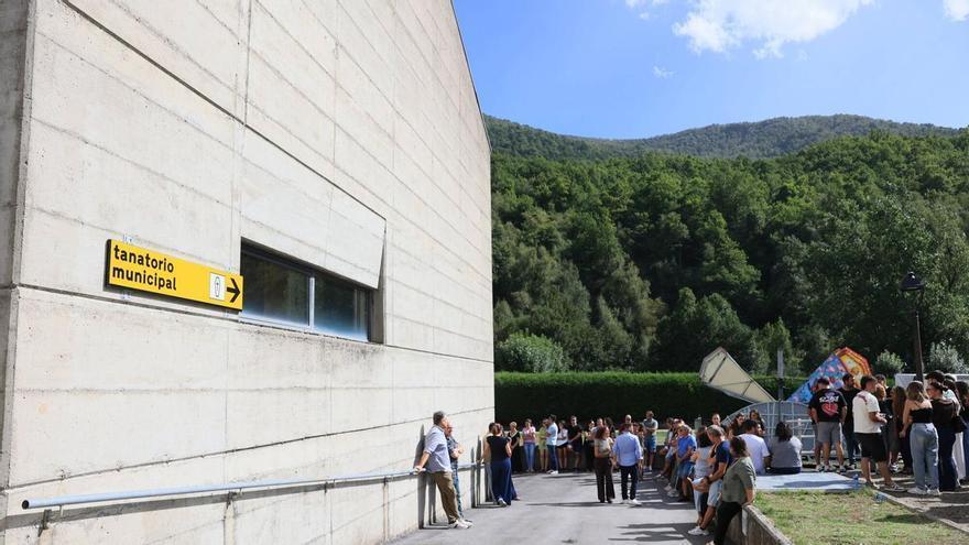 EN IMÁGENES: Conmoción en Degaña tras el fallecimiento de dos jóvenes en un accidente de tráfico