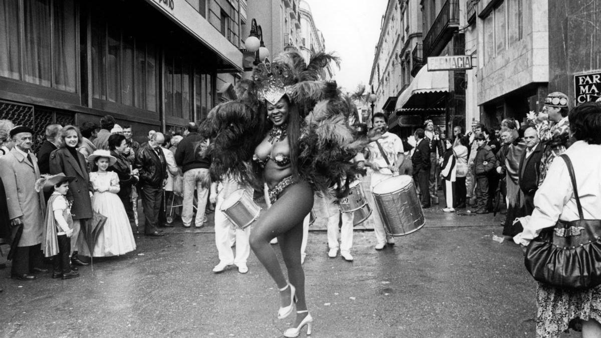 Pasacalles del Carnaval en Córdoba en la década de los 80.
