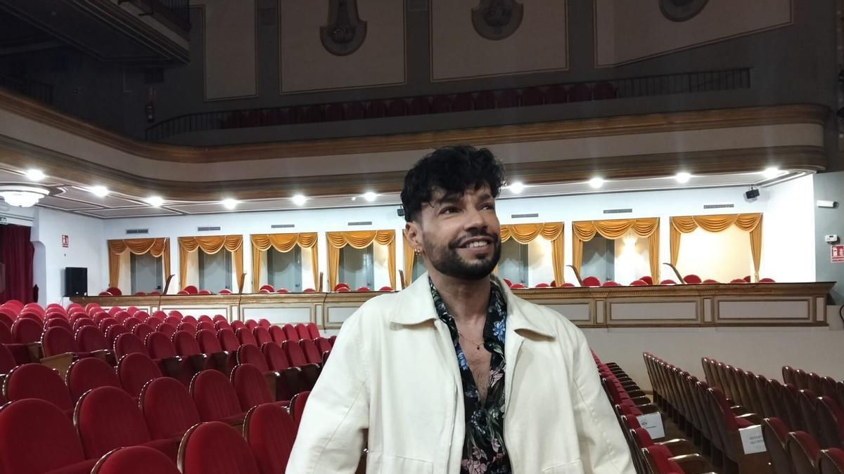 Paco Arrojo, en el teatro Alkázar de Plasencia.