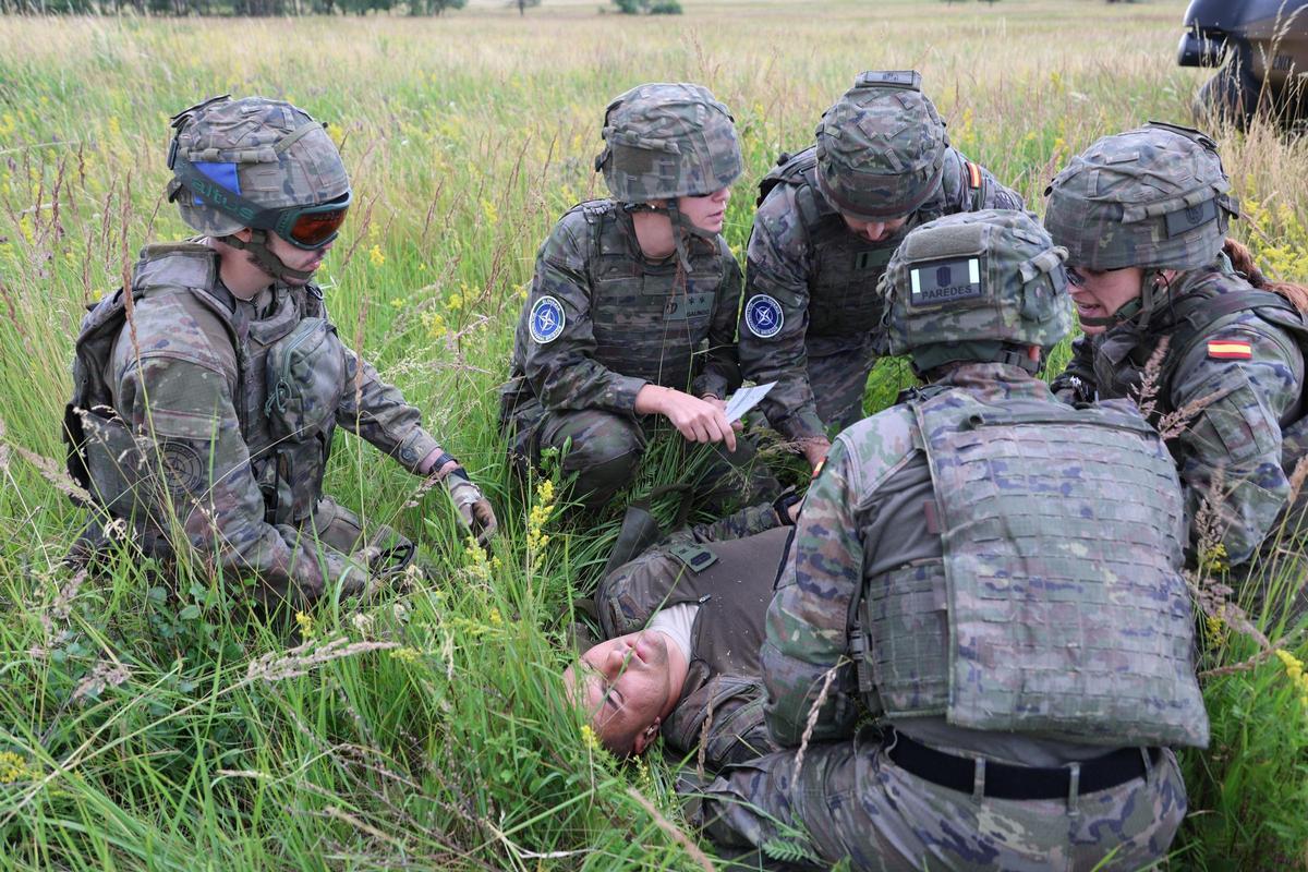 Ejercicio táctico de estabilización y evacuación de una baja.