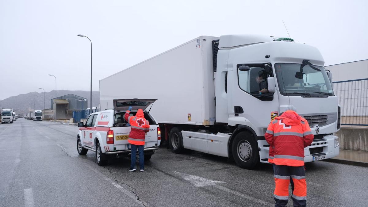 La nieve mantiene a 300 camiones bloqueados en Villena