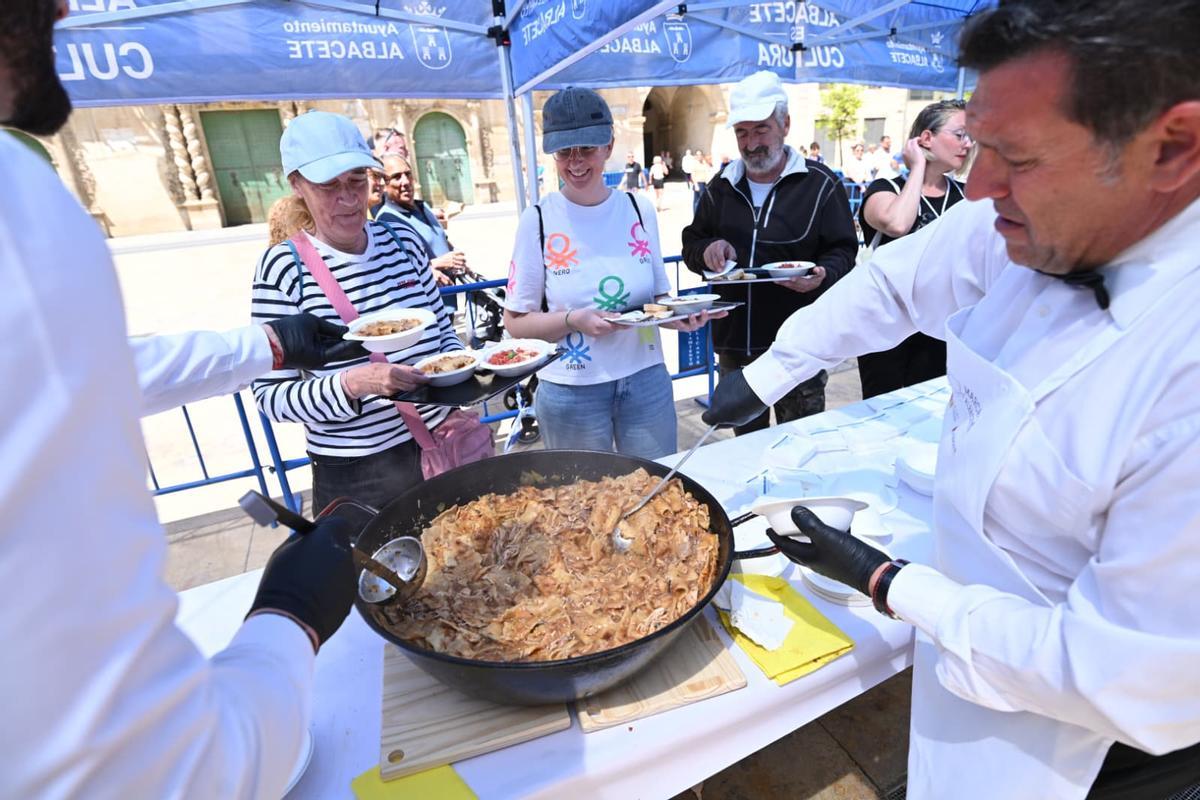 Albacete llega a Alicante con una jornada de folklore y gastronomía Albacete llega a Alicante con una jornada de folklore y gastronomía