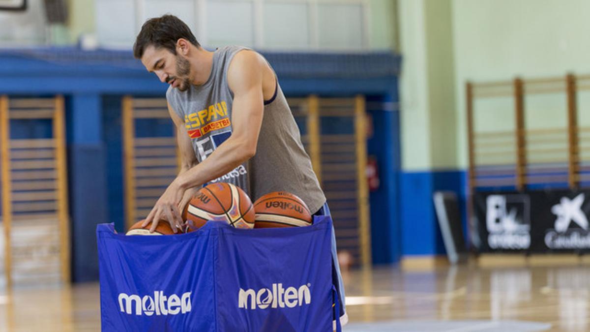 Pau Ribas, en un entrenamiento de la selección.