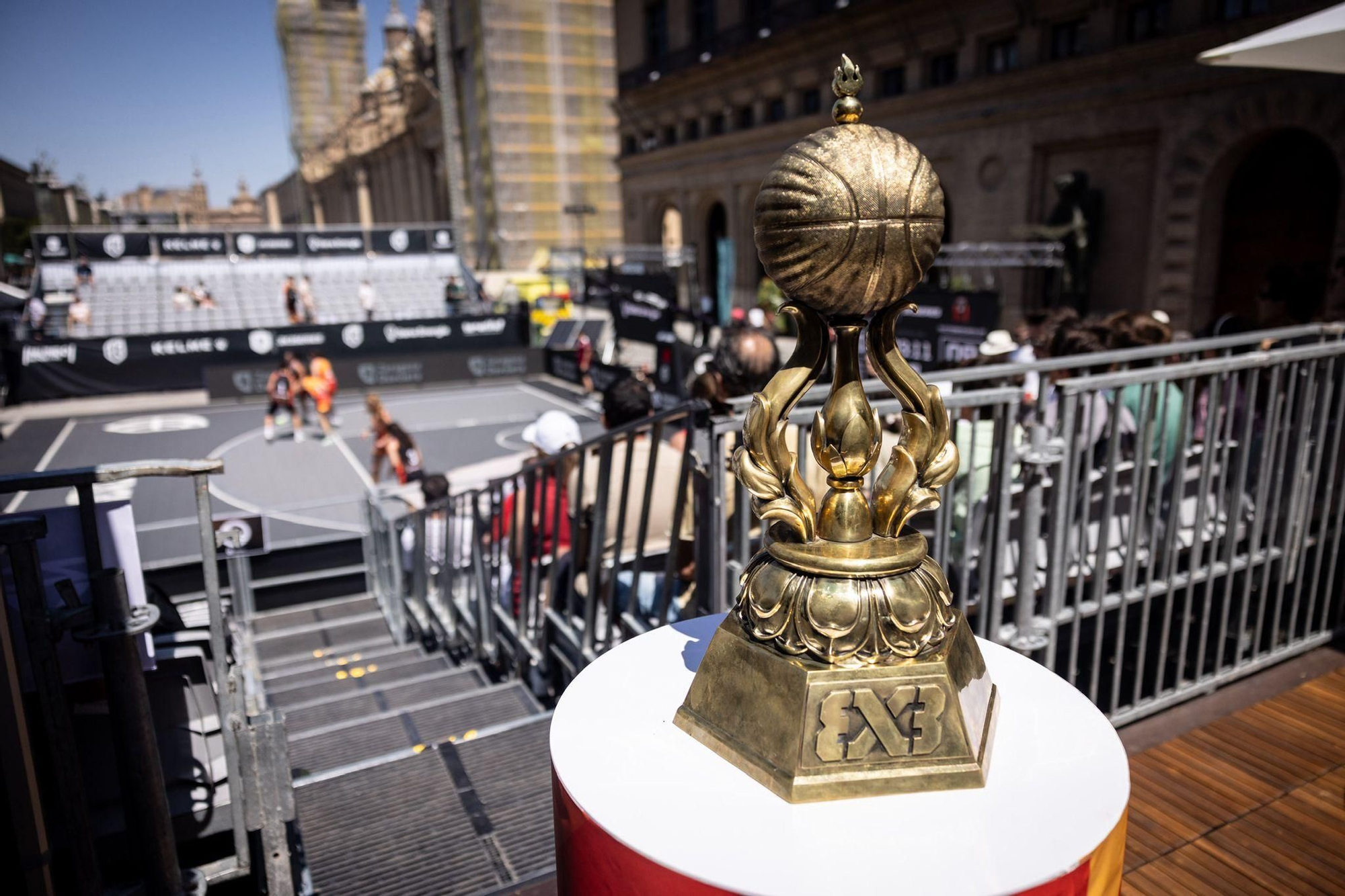 En imágenes | La Plaza del Pilar respira baloncesto con el 3x3