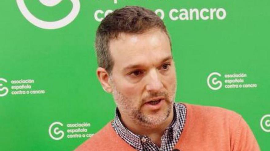 Roberto Piñeiro, del IDIS, recibe una ayuda de la AECC para un estudio de cáncer de mama