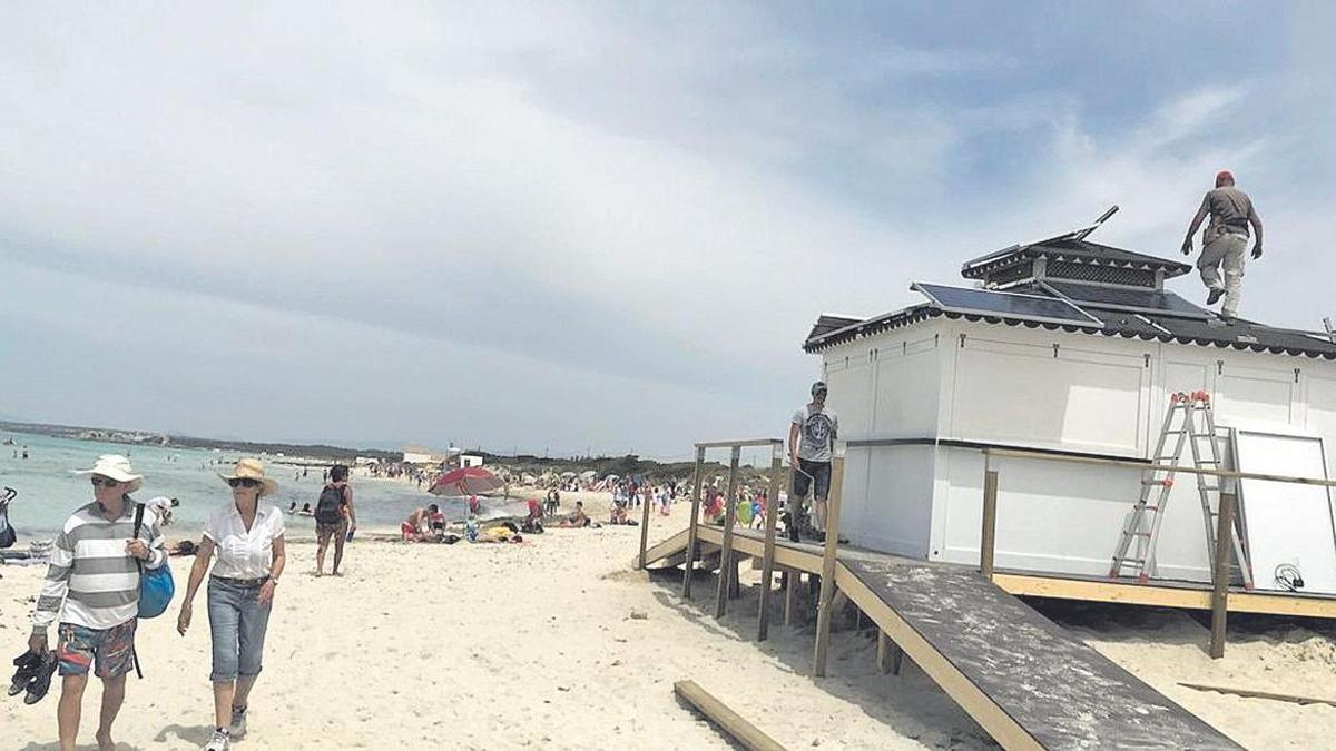 Las instalaciones sobre las playas o construcciones en zonas naturales pueden paralizarse con la nueva norma del Govern.