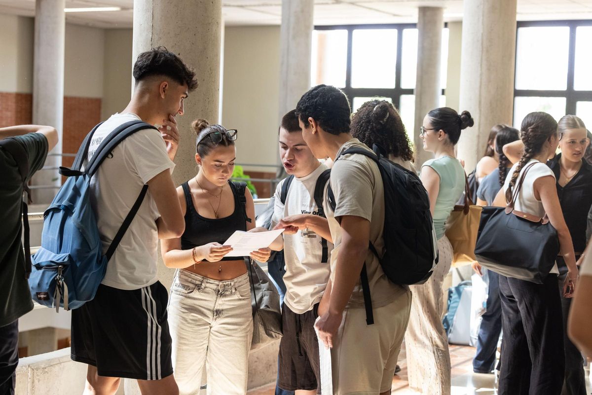 Alumnado en las PAU de junio.