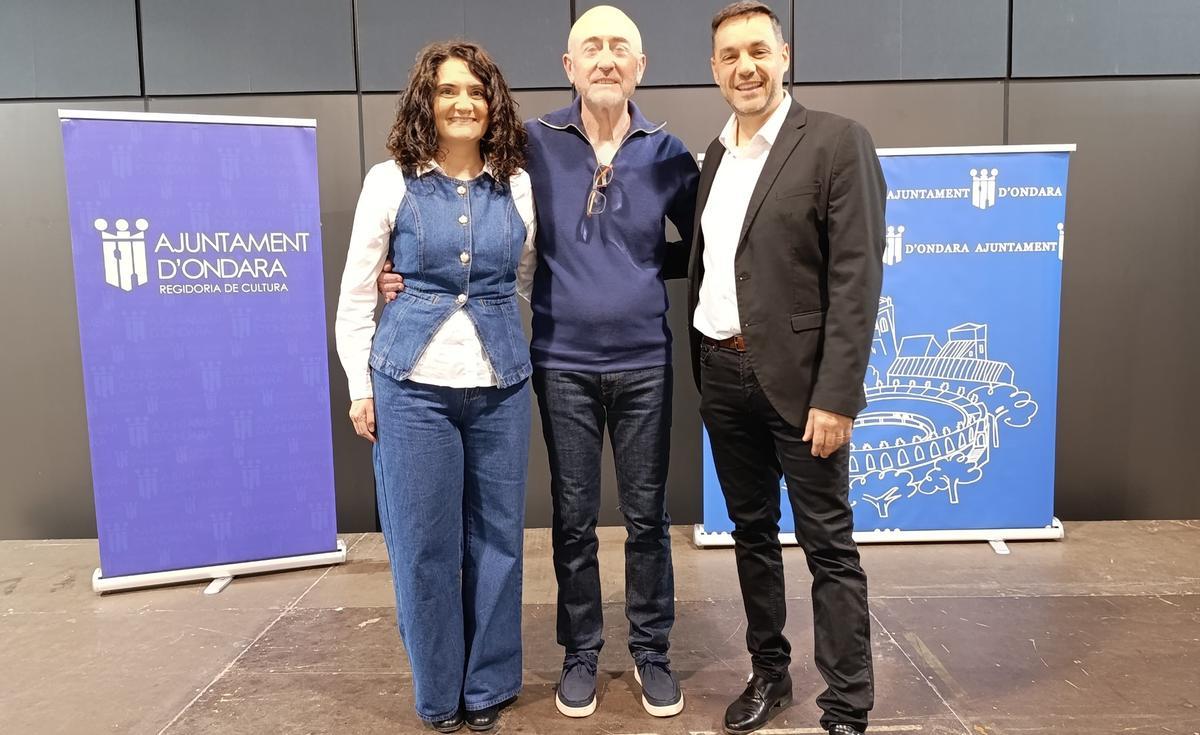 La regidora de Cultura, l'investigador Robert Miralles i l'alcalde d'Ondara