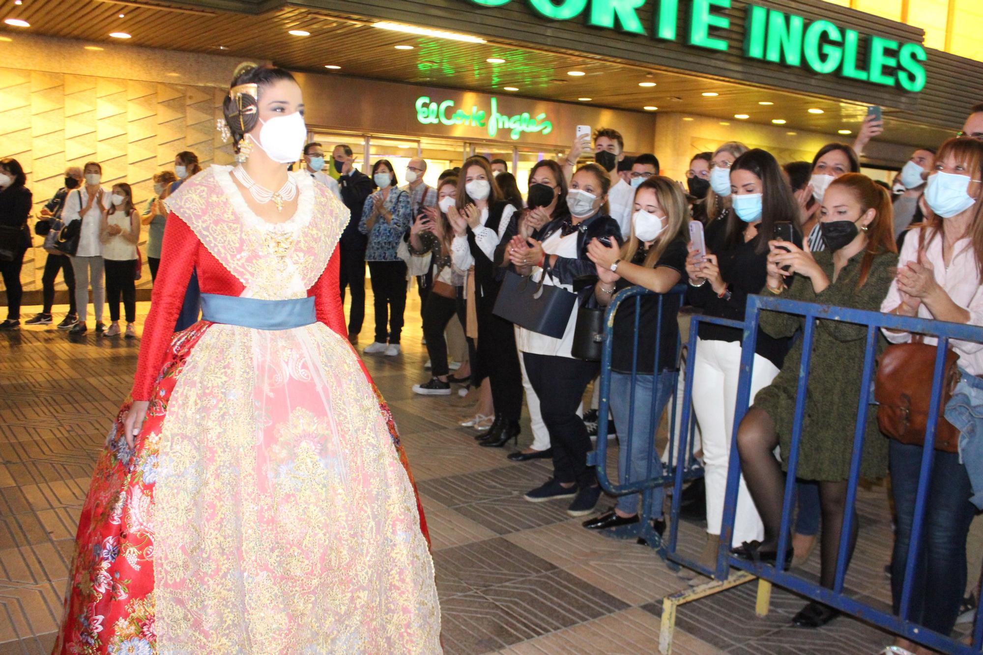 Estreno de las falleras mayores de València 2022 y las cortes en la "Festa per a Tots"