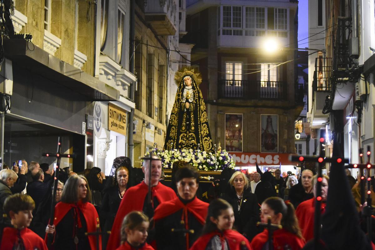 El arzobispo de Santiago presidió este viernes la procesión de la Virgen de los Dolores en A Coruña. El arzobispo de Santiago presidió este viernes la procesión de la Virgen de los Dolores en A Coruña.