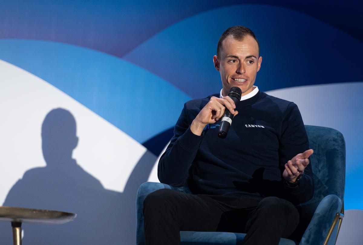 Enric Mas en la presentación del equipo Movistar para 2023