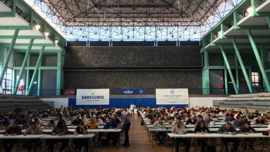 Casi 300 personas concurren al examen para conducir un taxi