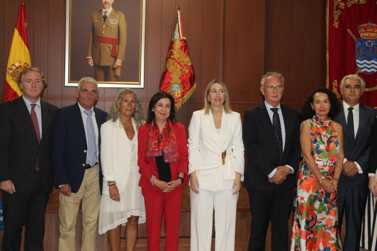 Fotogalería | Margarita Robles entrega la Cruz al Mérito Militar a la madre de la sargento Débora Grau en Badajoz Fotogalería | Margarita Robles entrega la Cruz al Mérito Militar a la madre de la sargento Débora Grau en Badajoz