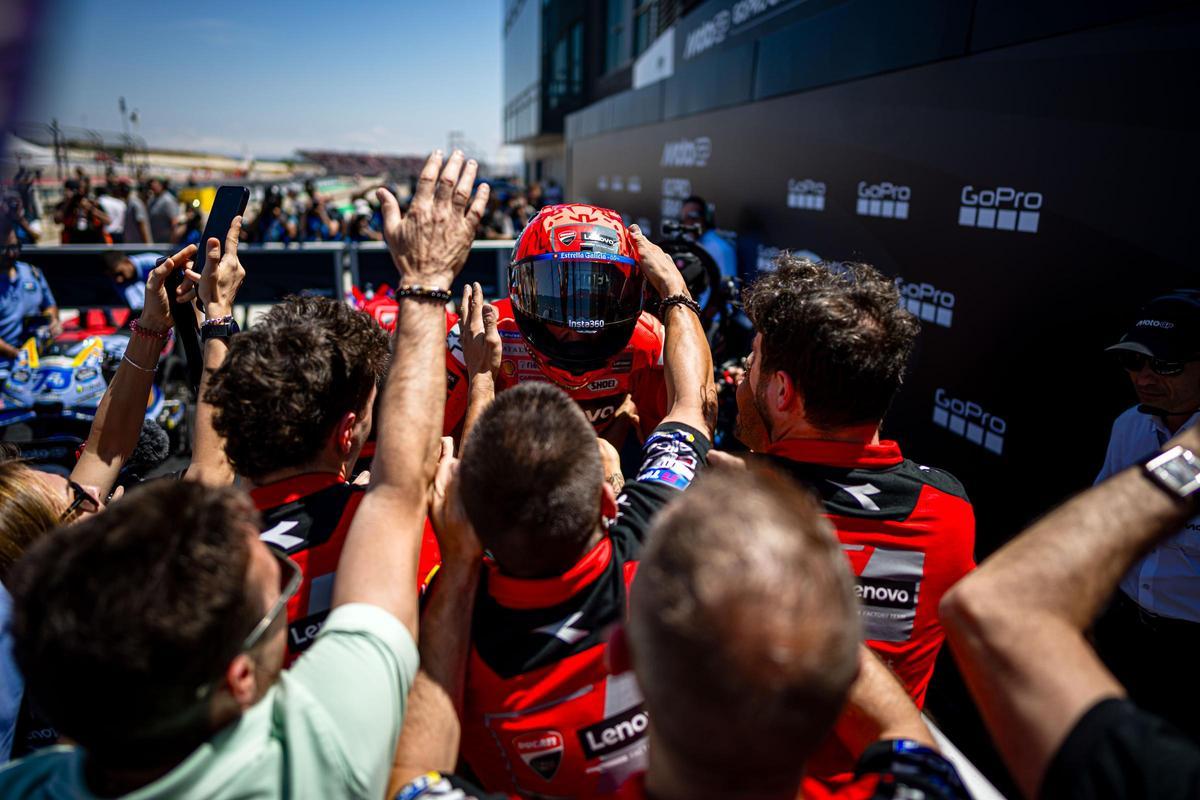 El equipo Ducati Lenovo hace volar a Marc Márquez en el 'corralito' de Motorland.