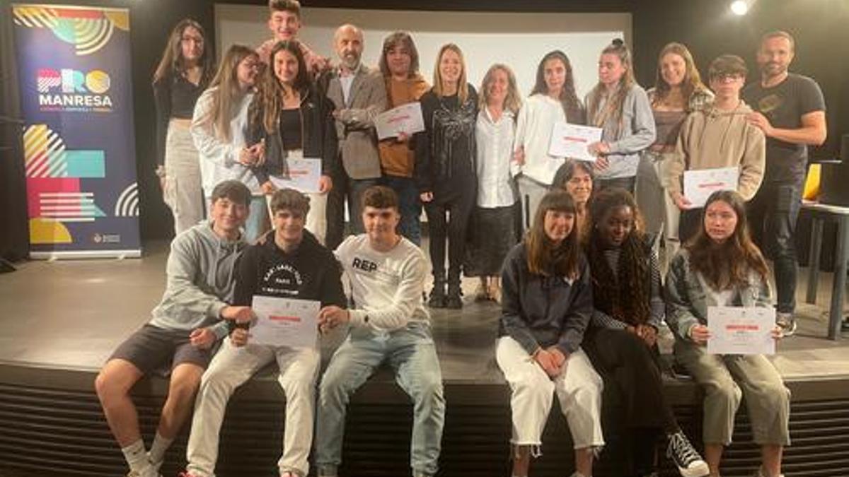 Foto de grup dels alumnes premiats en la XIX edició de l'Idees Joves