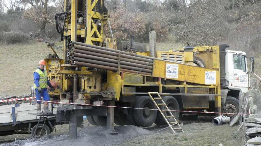 Construcción de un pozo de sondeo en Bercianos.