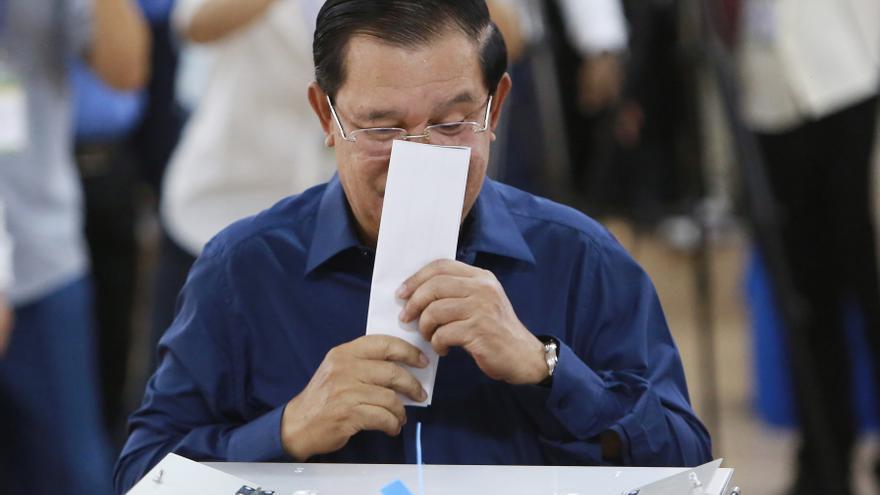 Camboya celebra unas elecciones plagadas de dudas sobre la sucesión de su primer ministro