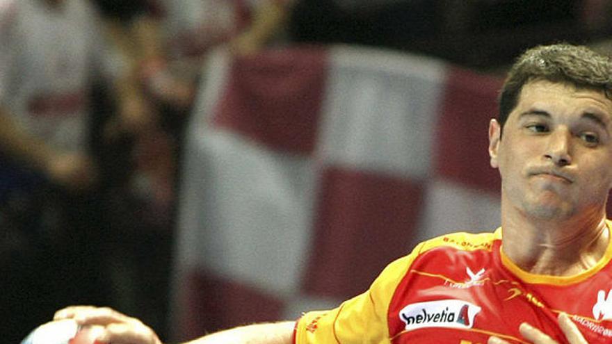 en acción. El español Alberto Entrerríos y el croata Igor Vori.