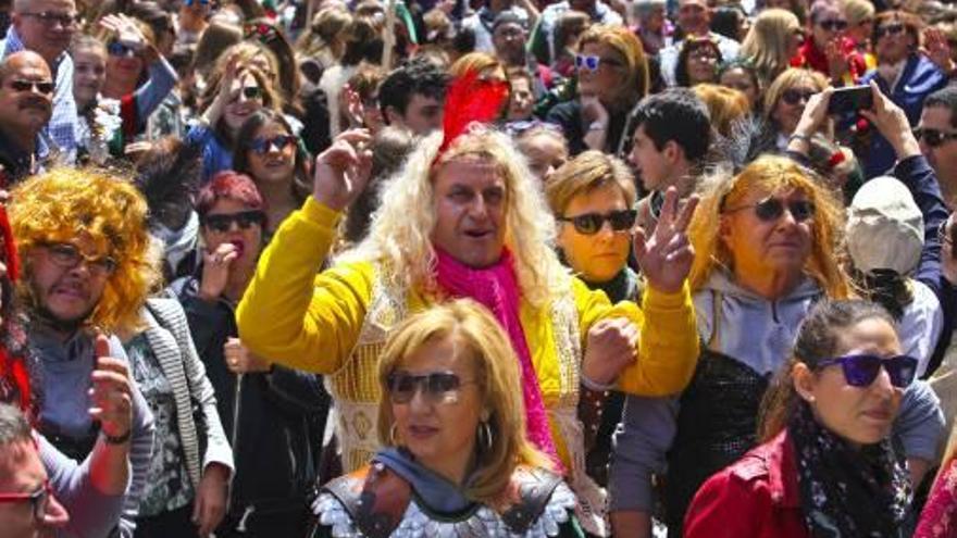 Verbena popular en la plaza al ritmo de los Muntanyesos