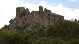El tren turístico que te llevará a rincones mágicos: Monfragüe, el Castillo de Mirabel y el mirador Canchu del Lobu