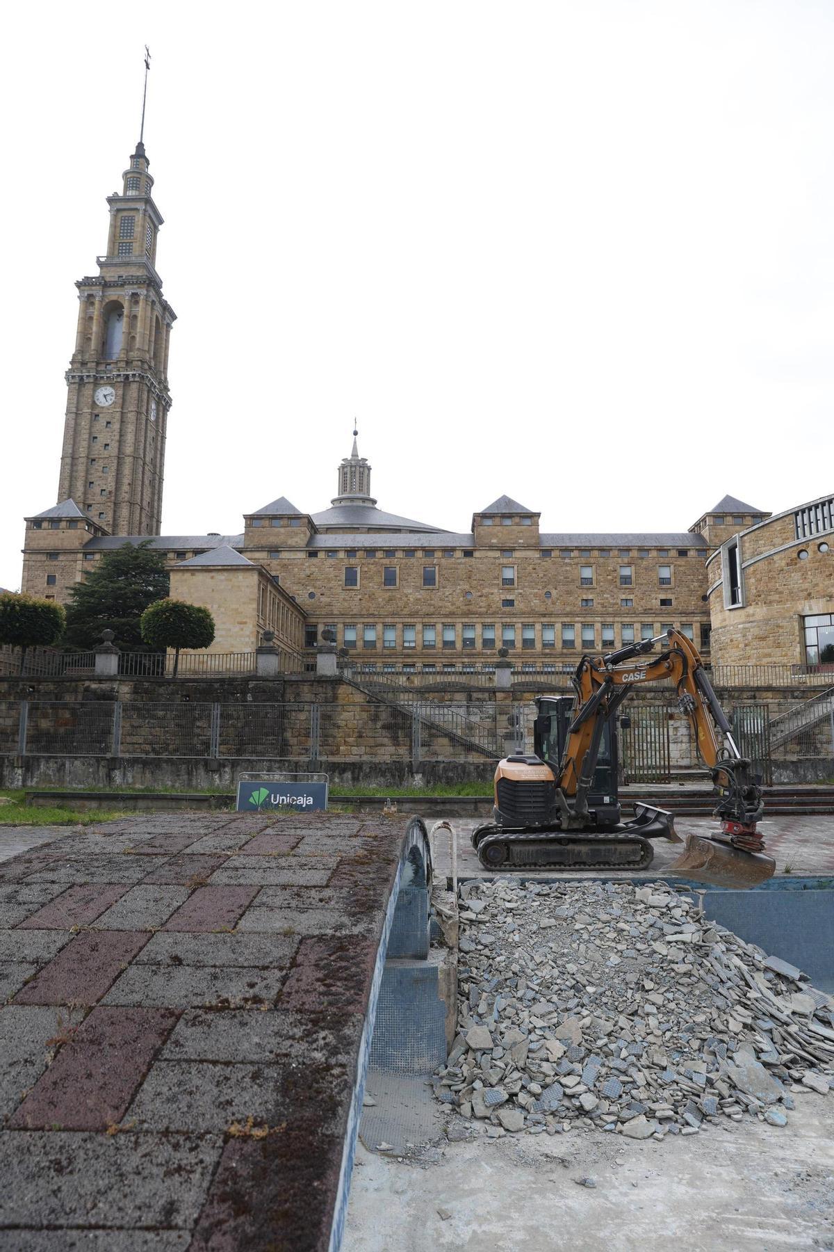 En imágenes: así avanzan las obras de la piscina de La Laboral