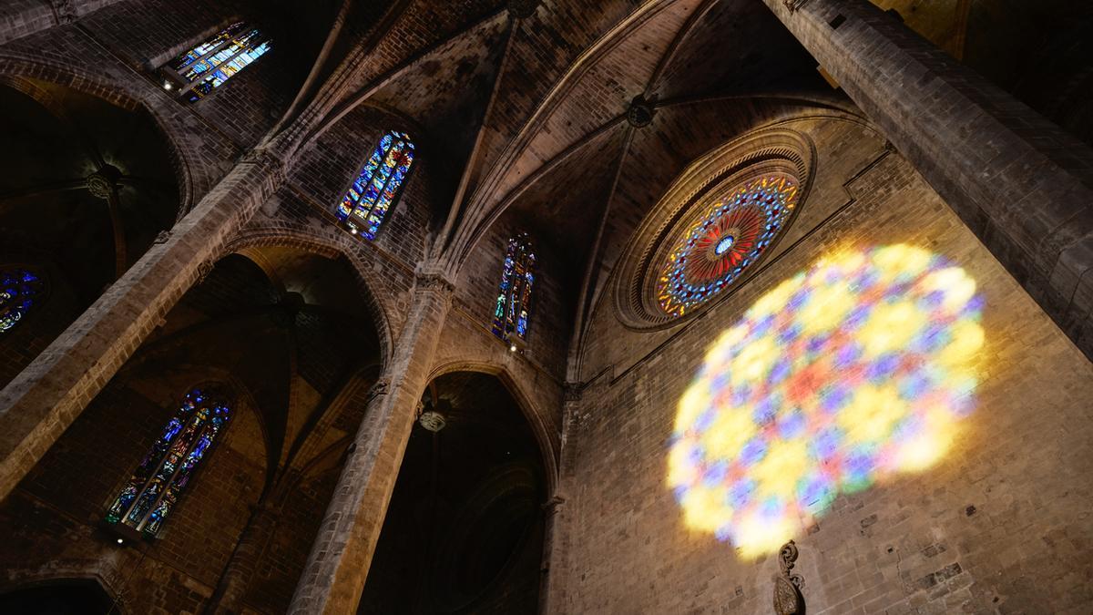 El 'Espectáculo del Ocho', un fenómeno que solo se ve dos veces al año en la Catedral de Mallorca