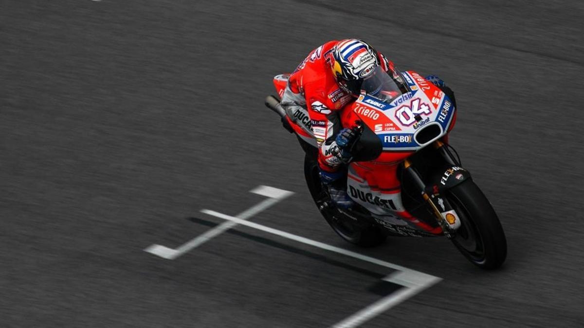 El italiano Andrea Dovizioso y su velocísima Ducati 'Desmosedici'.