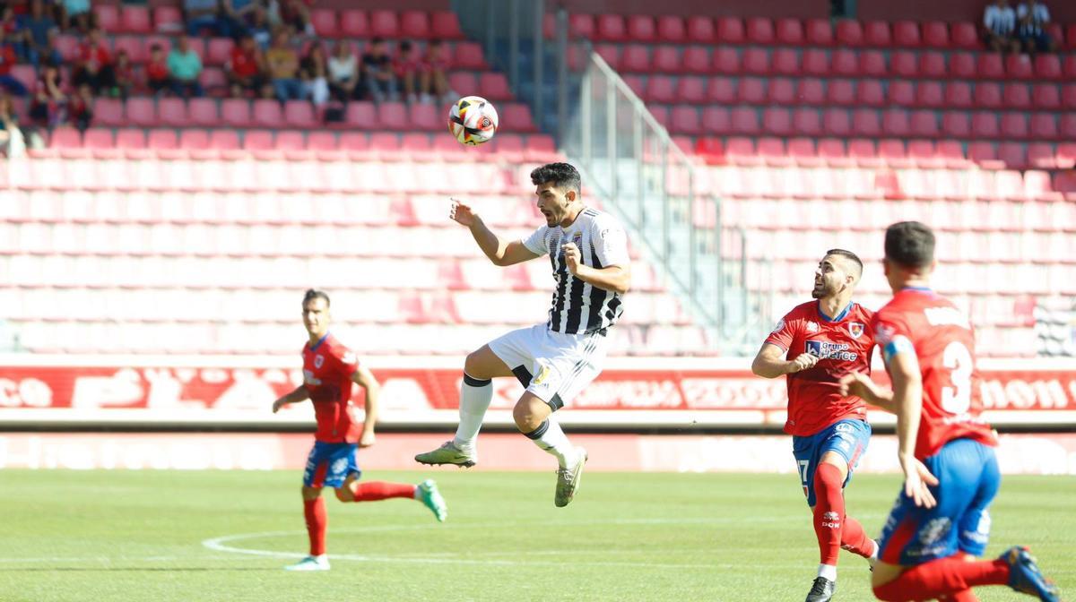 Acción del Numancia-Badajoz jugado en Los Pajaritos.