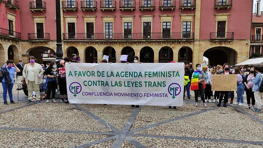 Protesta feminista por la “ley trans” en Gijón: “Va en contra de las ...