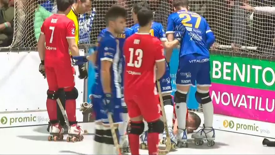 ¡Esto no puede suceder! Un espectador agrede a un jugador durante el derbi entre el Voltregà - Vic