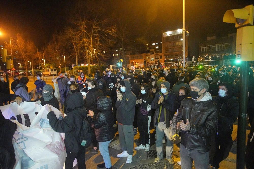 Unes 150 persones es manifesten a Girona sota el lema «Prou repressió, antiavalots dissolució»