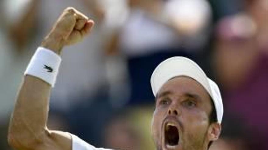 Bautista celebra una de sus victorias en Wimbledon.