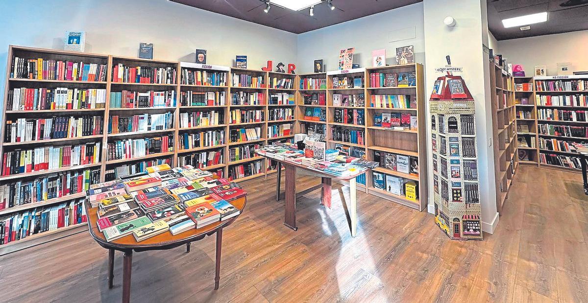 Interior de la librería Las Indomables, en Madrid.