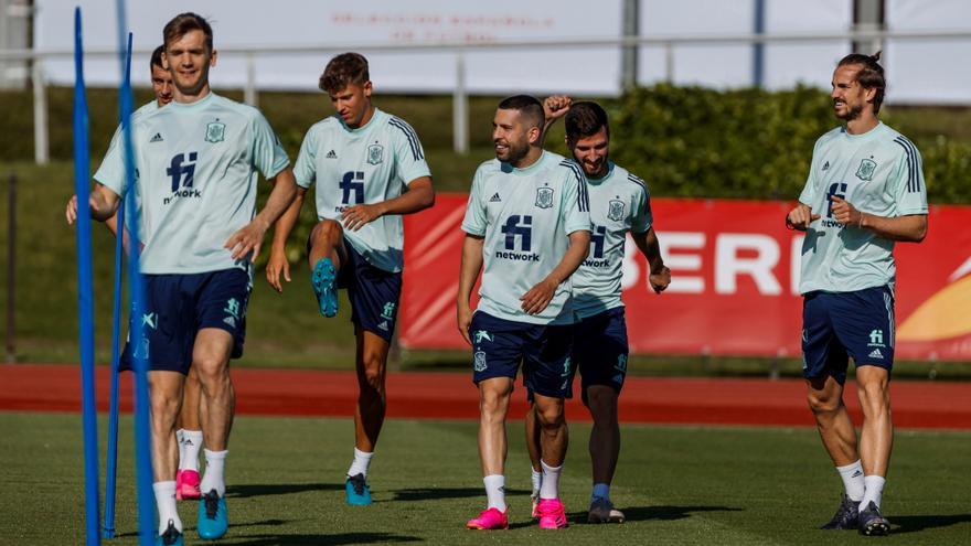 La selección absoluta suma tres nuevos efectivos en su último entrenamiento