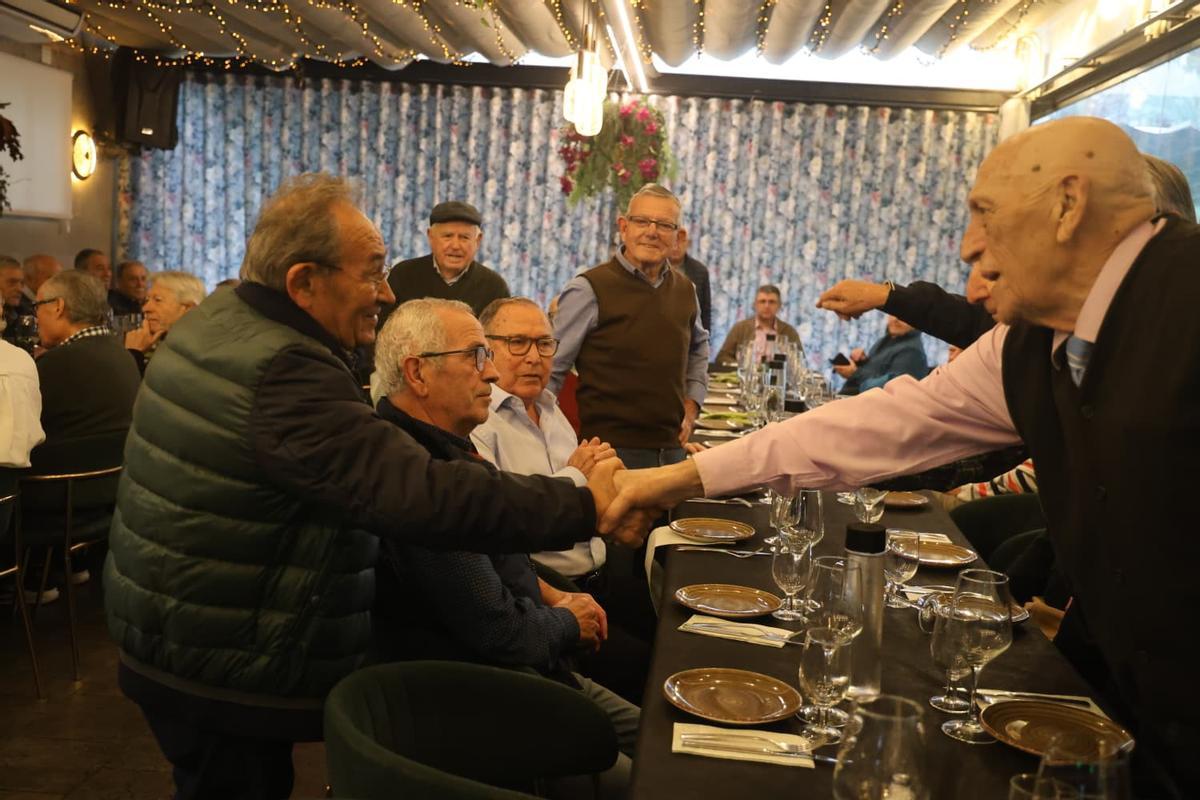 El homenaje de los Amigos del Villalobos de Elche a Juan Perán, en imágenes El homenaje de los Amigos del Villalobos de Elche a Juan Perán, en imágenes