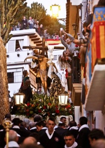 Alicante se vuelca con la procesión de Santa Cruz