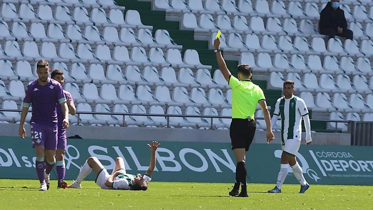 Pérez Hernández, durante el Córdoba CF-Betis Deportivo de la 2020-2021.