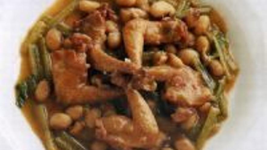 Pochas del Pilar con muslos de pichón y borrajas