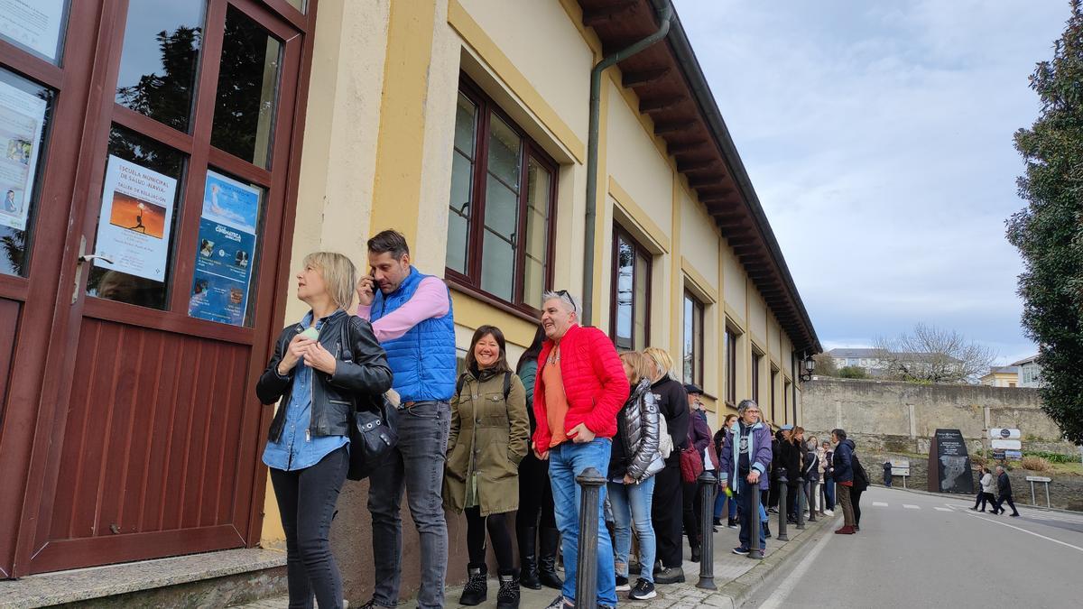 Colas para acceder el casting que se celebró en Puerto de Vega.