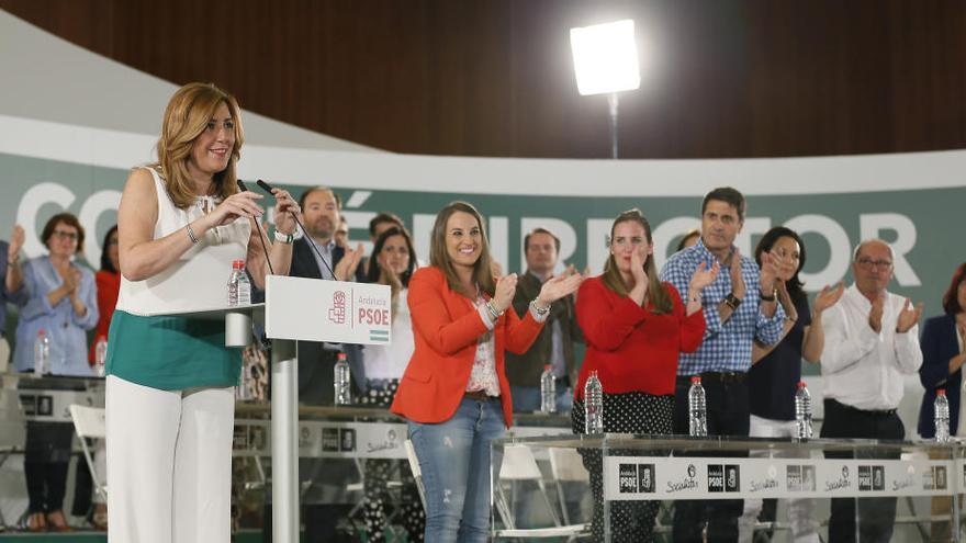 La presidenta andaluza fue recibida ayer con aplausos en el comité director.