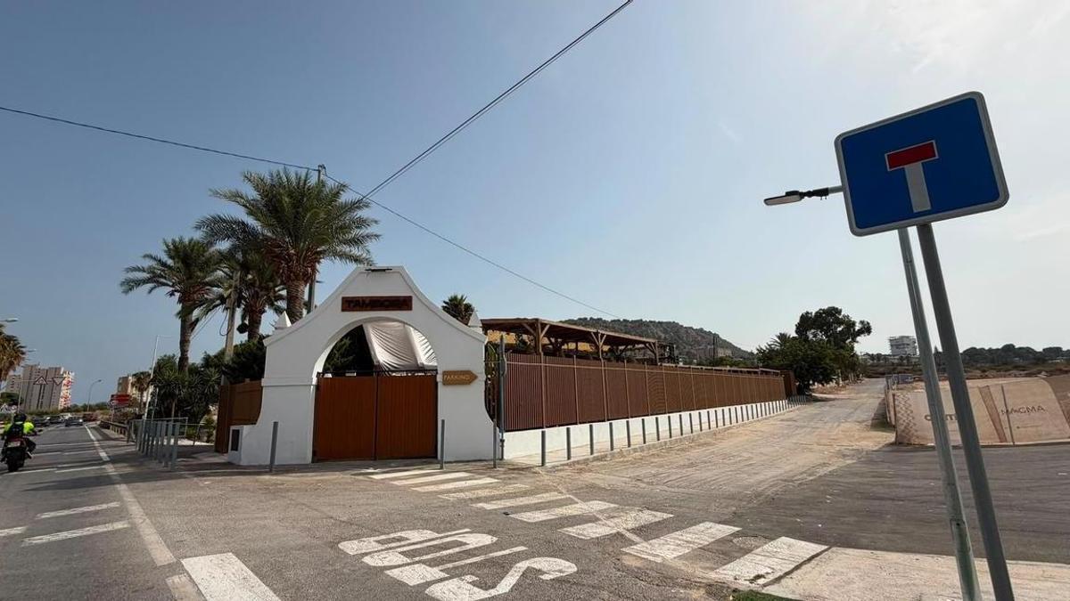 La fachada del club Tambora, en La Albufereta, cuyo cierre ha sido decretado por el Ayuntamiento esta semana.