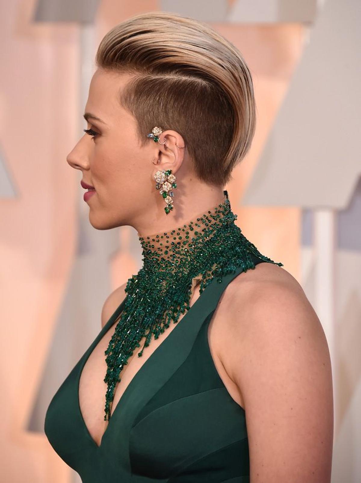 Oscar 2015, el maxi collar de Scarlett Johansson