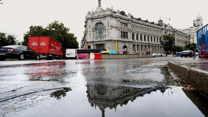 Los hogares retiran 21.847 millones de los bancos hasta agosto, máximo en dos décadas