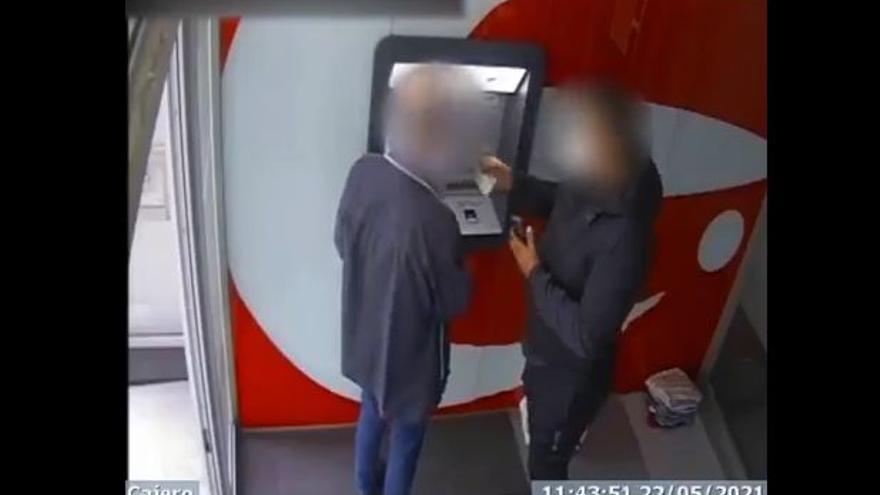 Desmantelado en Zaragoza un grupo itinerante que robaba a personas cuando sacaban dinero de los cajeros