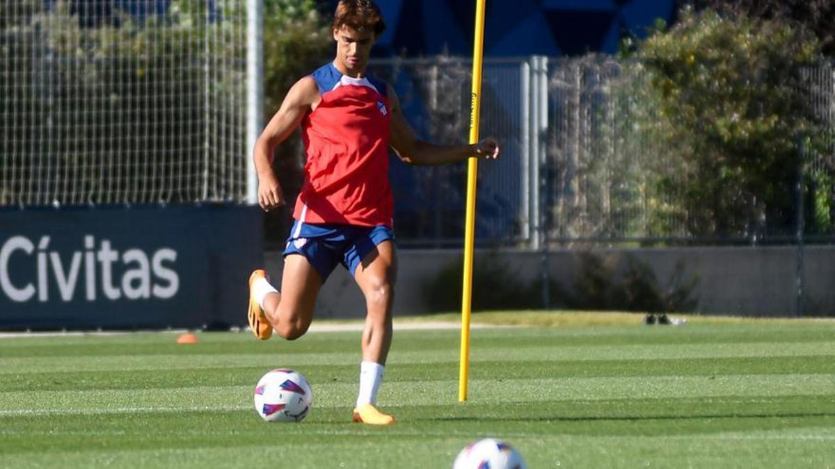 Joao Félix, este lunes, durante su primer entrenamiento de pretemporada con el Atlético.