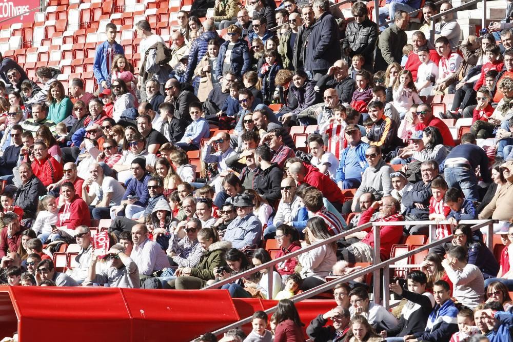 Entrenamiento del Sporting en El Molinón.